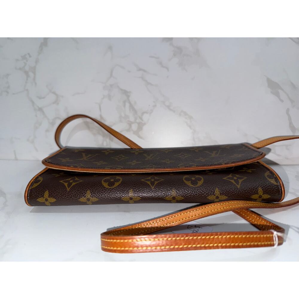 Louis Vuitton Crossbody Bag - Picture 7 of 7